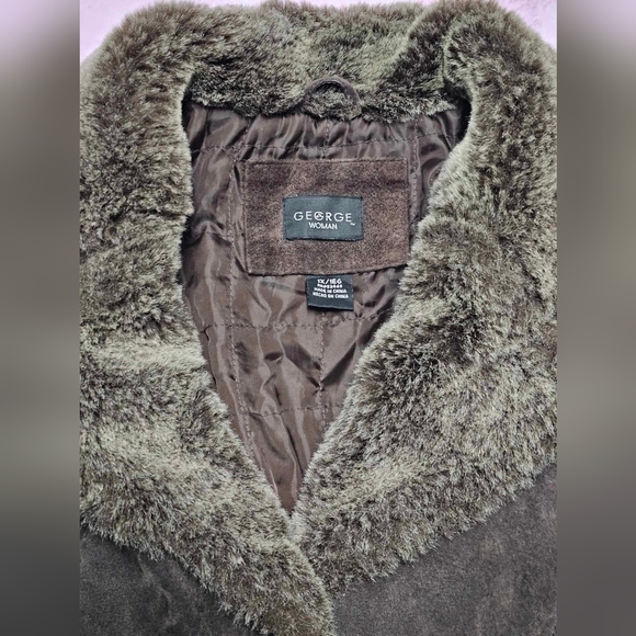 Women's genuine leather coat with super soft faux fur trim - Picture 6 of 8